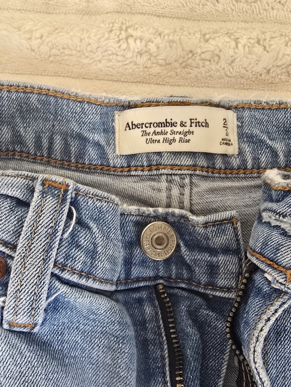 Abercrombie & Fitch, The Ankle straight Ulta High rise Jeans Women's size 26 (2) - Picture 3 of 6
